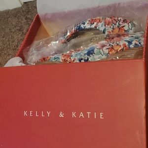 Floral print wedge. Size 9.